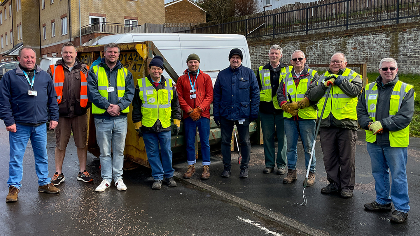 Image: Residents and Southern Housing colleagues at the Farley Bank clean up.