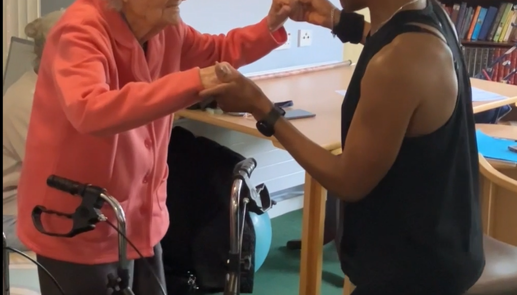 Lillian Screenshot Dancing